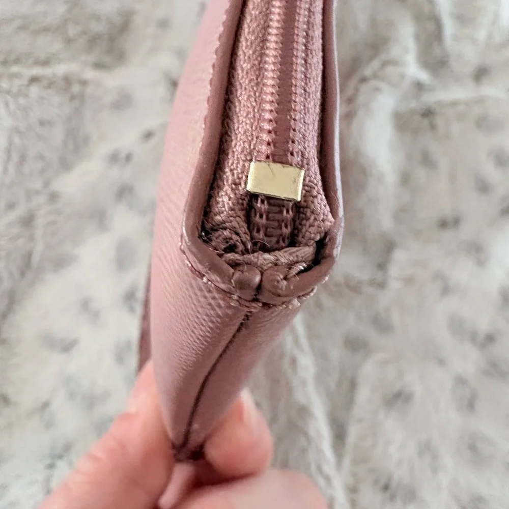 Kate Spade New York Gia Clutch/Pouch in Dusty Peony in Like New Condition.